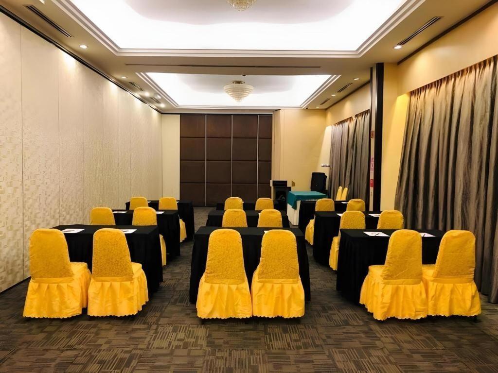 The Landmark Hotel Batu Pahat Esterno foto