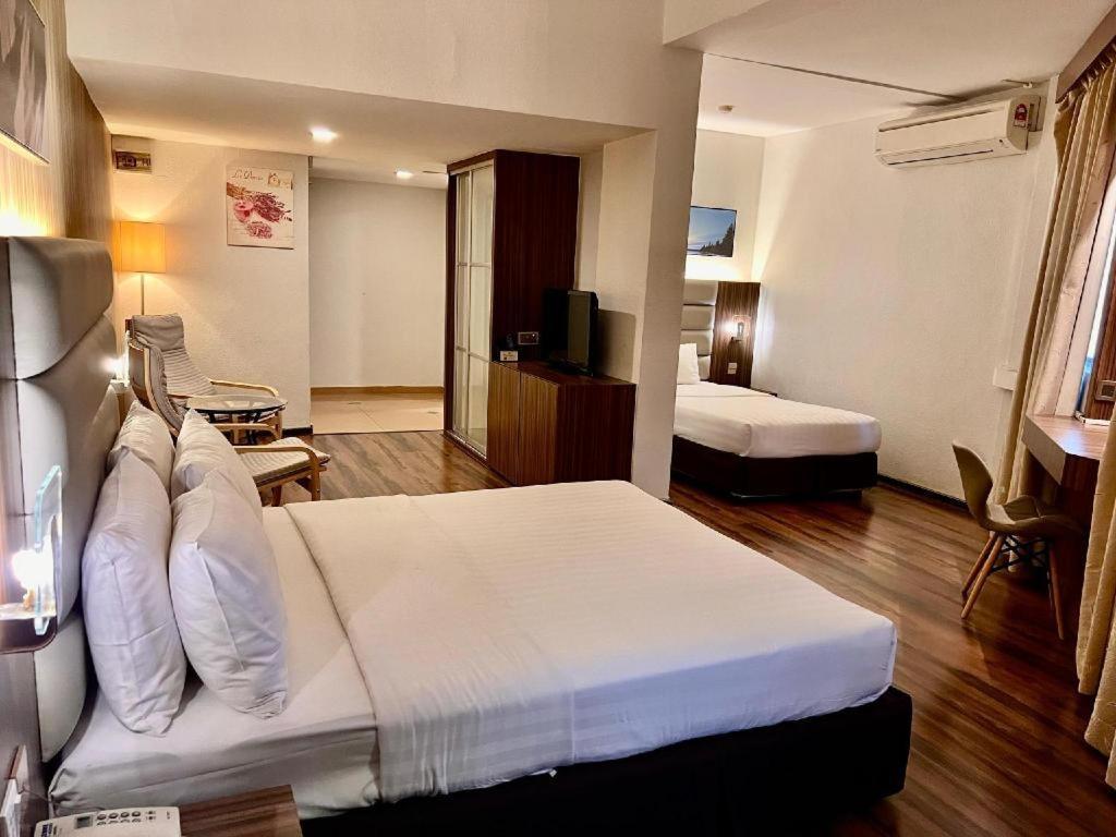 The Landmark Hotel Batu Pahat Esterno foto