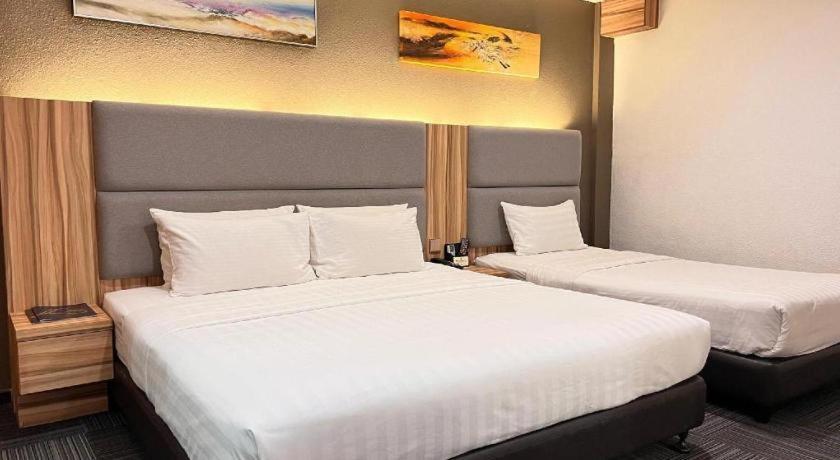 The Landmark Hotel Batu Pahat Esterno foto