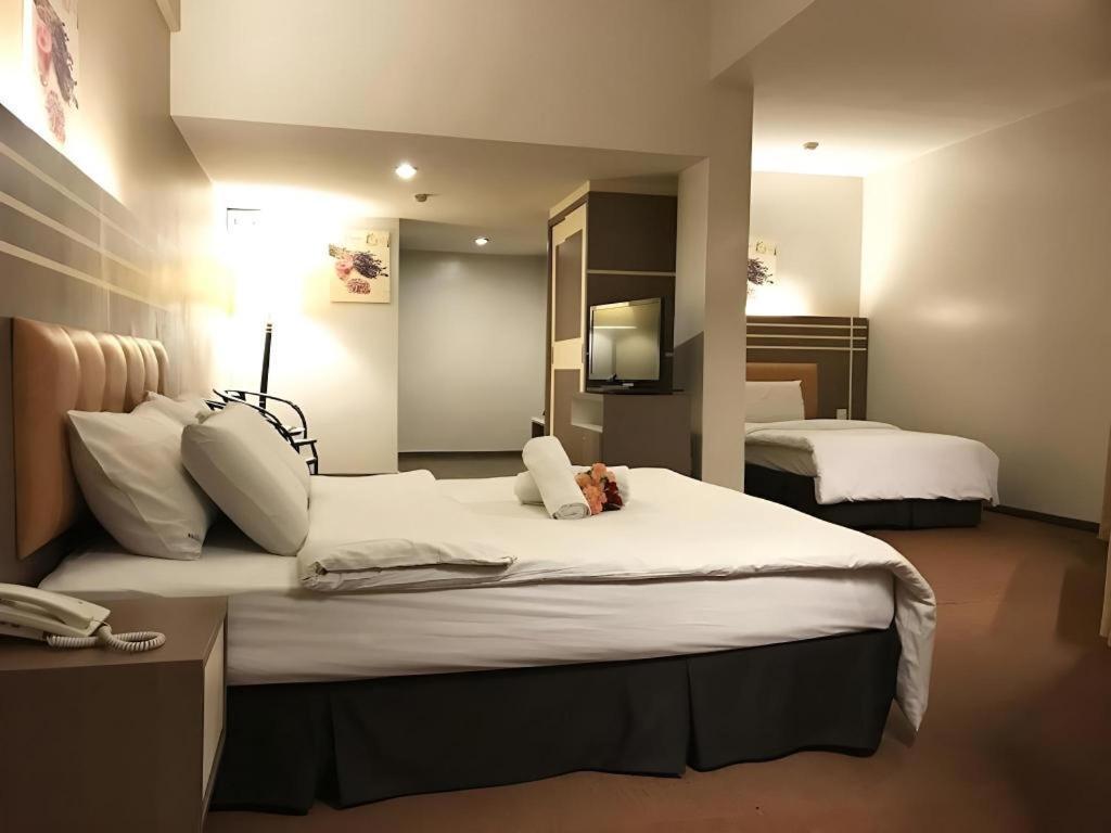 The Landmark Hotel Batu Pahat Esterno foto