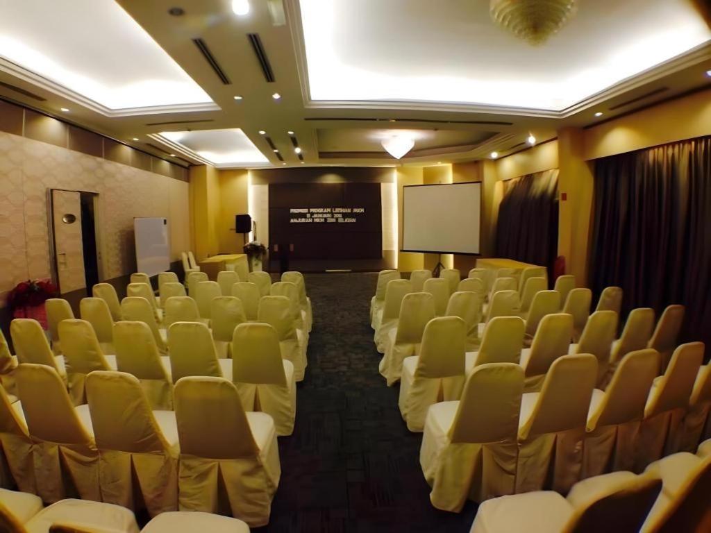 The Landmark Hotel Batu Pahat Esterno foto